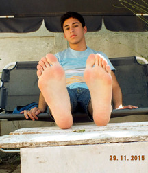 Boys surprisingly feet 5f65fd2753283.jpg
