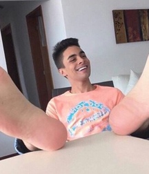 Boys surprisingly feet 5f65fd3c3aeee.jpg
