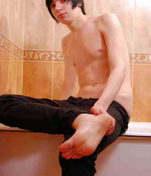 Barefoot twinks 5f6a7d00d4dac.jpg