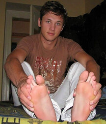 Barefoot twinks 5f6a7d13e1b4a.jpg