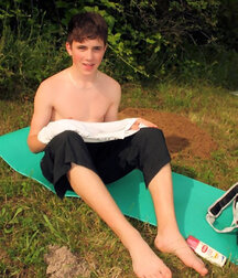 Barefoot twinks 5f6a7d198a1b0.jpg