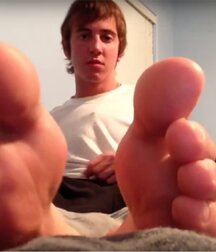 Barefoot twinks 5f6a7d2302e0b.jpg