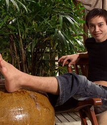 Barefoot twinks 5f6a7d344a21b.jpg