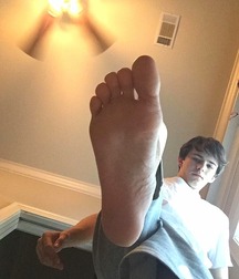 Barefoot twinks 5f6a7d3d55281.jpg