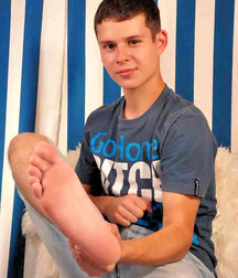 Delicious boy feet 5f6ca02032aed.jpg