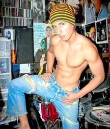 Jeans boys barefoot 5f6d0789546f3.jpg