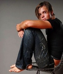 Jeans boys barefoot 5f6d07a91becc.jpg