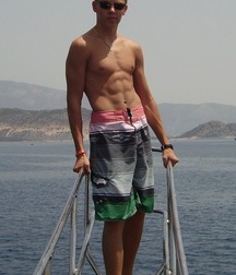 Boys in boardshorts 5f6e3b0060ccf.jpg