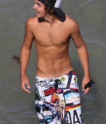 Boys in boardshorts 5f6e3b112f1a0.jpg