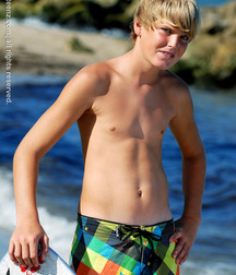 Boys in boardshorts 5f6e3b31dd0ab.jpg