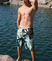 Boys in boardshorts 5f6e3b522a9ac.jpg