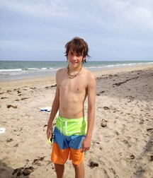 Boys in boardshorts 5f6e3b75b0a7a.jpg