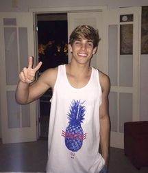 Tanktop hotties 5f6e79604a216.jpg