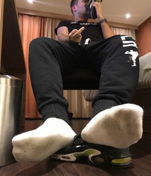 Fresh out off sneaks 5f6f6b174d5a6.jpg