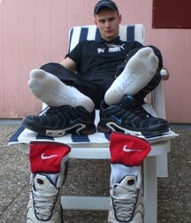 Fresh out off sneaks 5f6f6b378c543.jpg