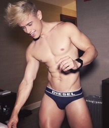 Guys in their undies 5f6fcece97d4c.jpg