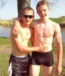 Guys in their undies 5f6fced70705c.jpg