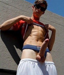 Guys in their undies 5f6fcf10e7a68.jpg