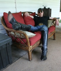 Loving men in boots 5f6ff0f751821.jpg