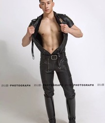 Loving men in boots 5f6ff1046f579.jpg