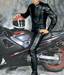 Loving men in boots 5f6ff10d426aa.jpg
