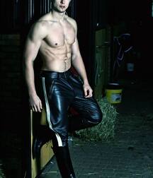 Loving men in boots 5f6ff1214e223.jpg