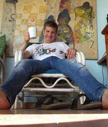 Worship guys feet  5f71f6b43e352.jpg