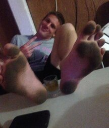 Worship guys feet  5f71f6b5df8a3.jpg