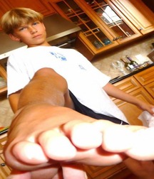Loving the boys feet 5f7254afadb8a.jpg