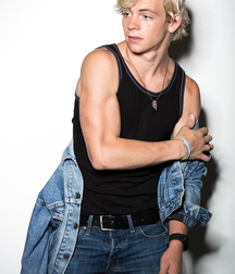 Blond is sexy 5f74ab78e2be9.jpg