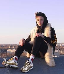 Hotties in sneakers 5f760189c8508.jpg