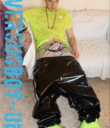 Hotties in sneakers 5f76019bd69b3.jpg