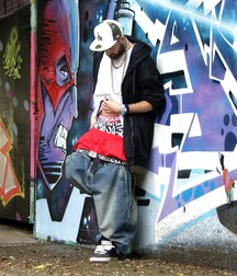 Hotties in sneakers 5f76019dd4e24.jpg