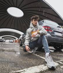 Hotties in sneakers 5f7601a4b9dbc.jpg