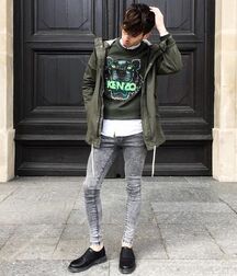 Hotties in sneakers 5f7601b228e0f.jpg