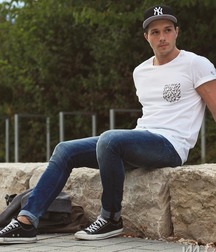 Hotties in sneakers 5f7601b443a24.jpg
