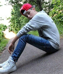 Hotties in sneakers 5f7601d2d832a.jpg