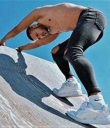Hotties in sneakers 5f7601f6ba577.jpg