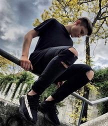 Hotties in sneakers 5f7601fc7380c.jpg