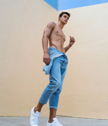 Hotties in sneakers 5f7602025f367.jpg