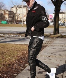 Hotties in sneakers 5f760205be3ea.jpg