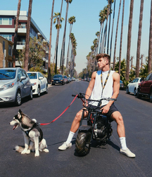 Guys show their muscles 5f764f0ac1dd8.png