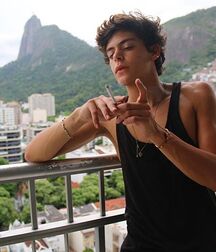 Guys show their muscles 5f764f2712c43.jpg