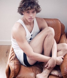 Guys show their muscles 5f764f378f7e2.jpg
