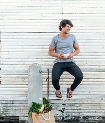 Guys in flip flops 5f777e648c983.jpg