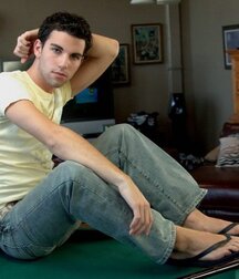 Guys in flip flops 5f777e6836e50.jpg