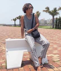 Guys in flip flops 5f777e722afe7.jpg