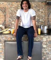 Guys in flip flops 5f777e73c78ba.jpg