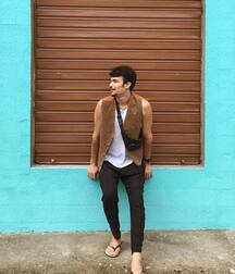 Guys in flip flops 5f777e7a87ee2.jpg