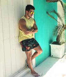 Guys in flip flops 5f777e84c744b.jpg